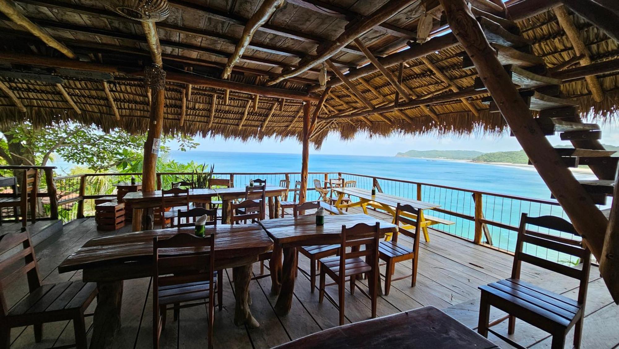 Monkey House Hostel Tola Exterior photo