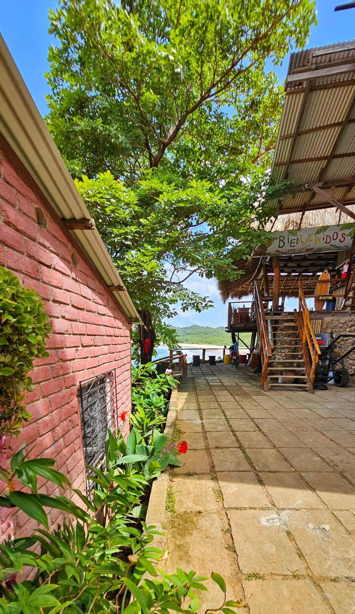 Monkey House Hostel Tola Exterior photo