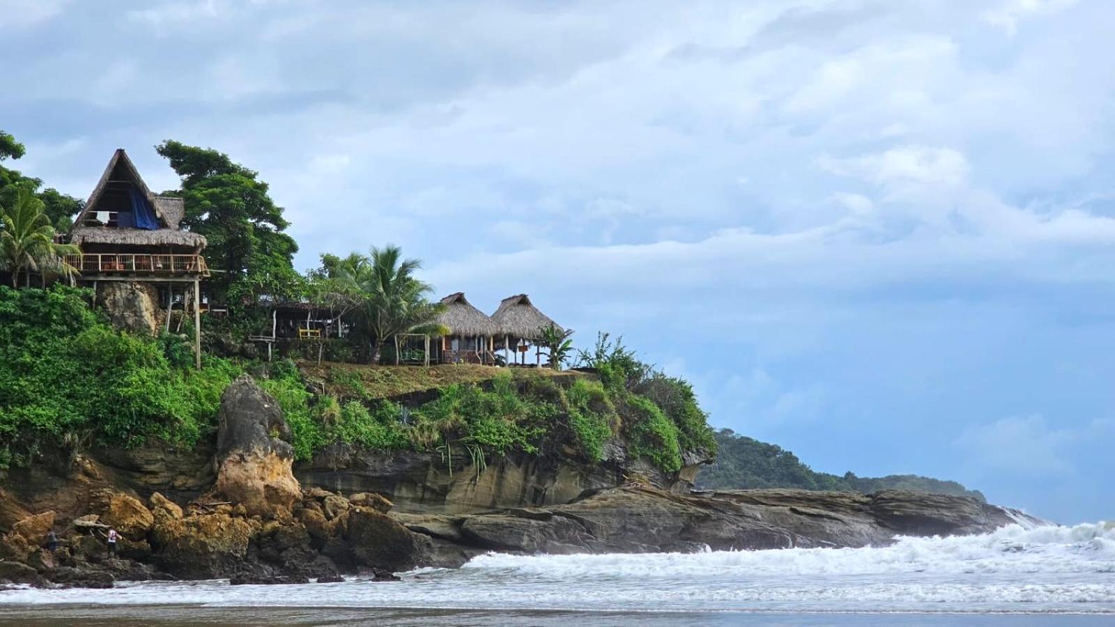 Monkey House Hostel Tola Exterior photo