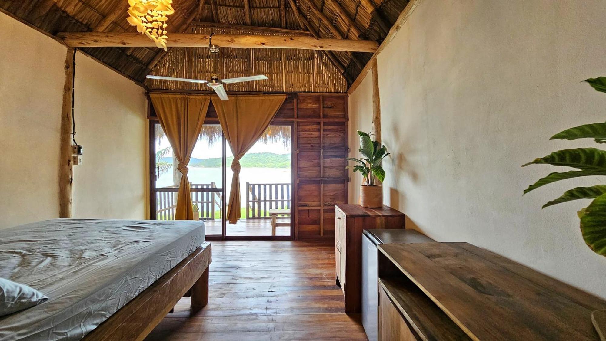 Monkey House Hostel Tola Exterior photo